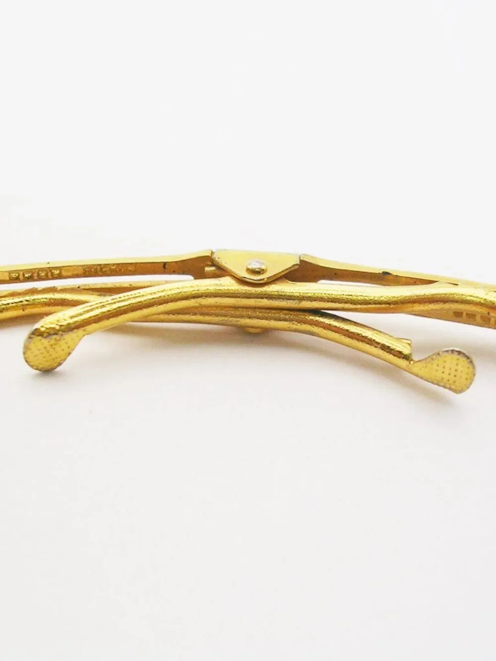 The Vintage Collar Bar is a classic piece of men's jewelry perfect for formal oc